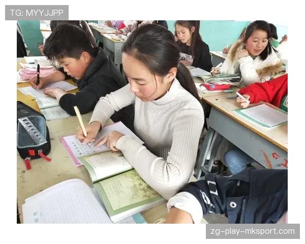 ⚡残血逃生神迹瞬间!利用视觉盲区反向闪现完美骗过对方三名选手的致命包夹!